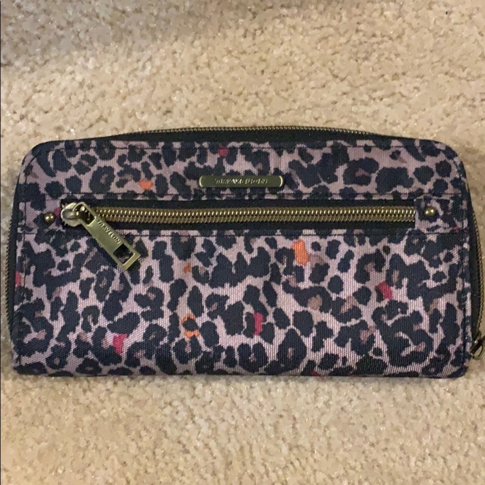 BN Travelon Leopard Wallet